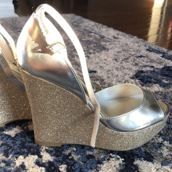 NEW Silver Sparkly Open Toe Wedges - Picture 3 of 5